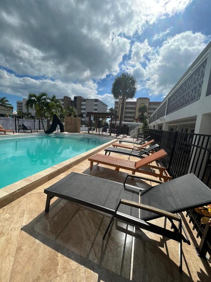 Holiday Isles Resort マデイラビーチ エクステリア 写真